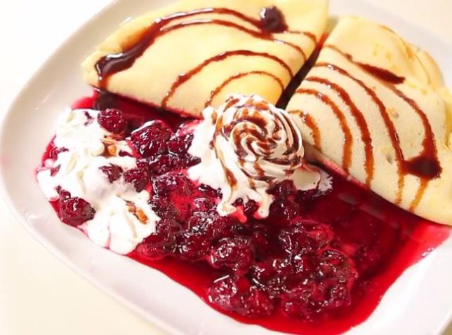 Video recept: Palačinke sa sladoledom i umakom od višnje