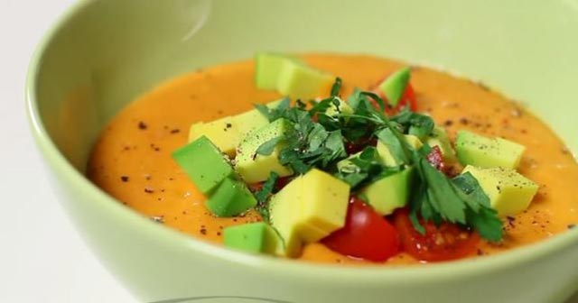 Video recept: Gaspacho sa pečenom paprikom