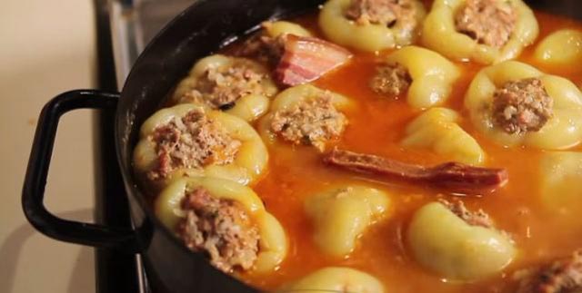 Video recept: Punjene paprike sa slaninom