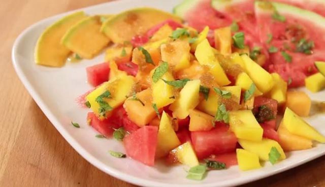 Video recept: Salata od lubenice, dinje i manga