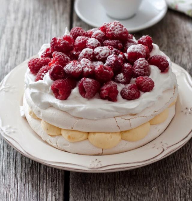Video recept: Torta od vanilije i malina