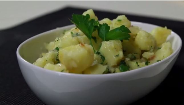 Video recept: Krumpir na peršinu i luku