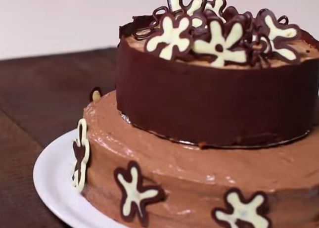 Video: Kako od dvije torte složiti dvokatnicu