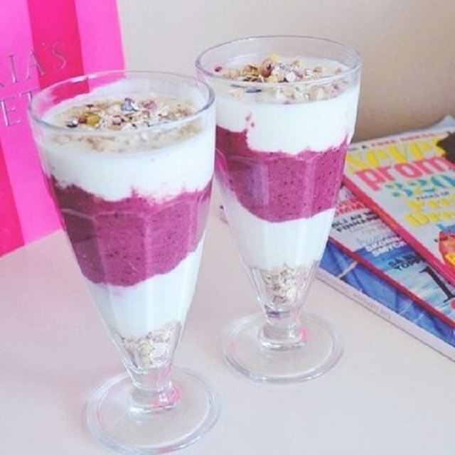 Voće i sir u čaši